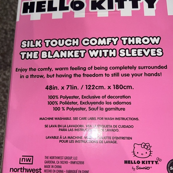 hello kitty comfy throw with sleeves - Picture 4 of 4